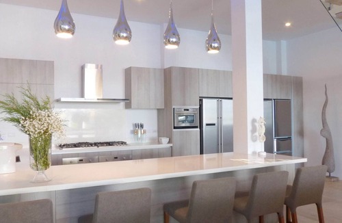 Wichit Villa | FREE $900 Daily Luxury Pack - 10-Bed Beachfront Villa - Private Pool, Spa & Gym