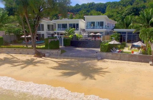 Wichit Villa | FREE $900 Daily Luxury Pack - 10-Bed Beachfront Villa - Private Pool, Spa & Gym