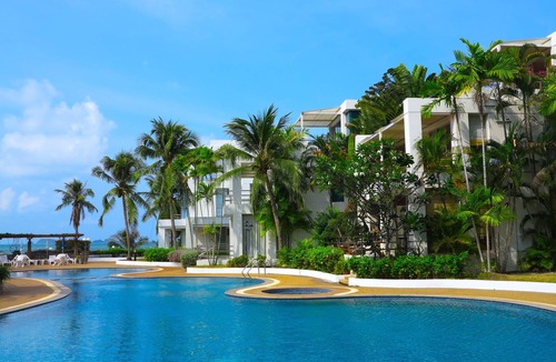 Chakphong House | Front Samet Beach House with Swimming Pool