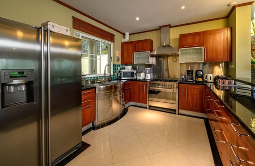 Wichit Villa | Glasshouse Phuket | Luxury 4B private villa | Short walk to 2 beaches | Sea view
