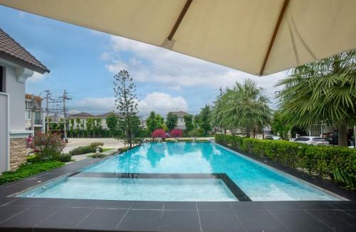 Sam Wa Tawan Ok Villa | H3 Villa for 14 with Pool Gym and Loft Bed near Safari World