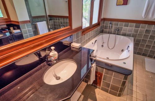 Choeng Thale Villa | Happy villa in Laguna