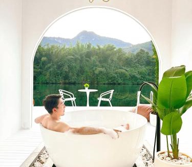 Tha Kradan Hotel | Heaven Raft Erawan Floating Resort Romantic River View