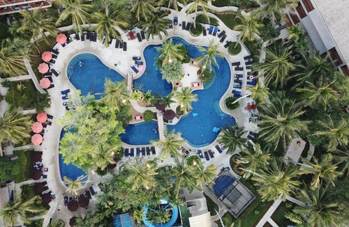 Cherngtalay Hotel | Holiday Inn Resort Phuket Surin Beach by IHG