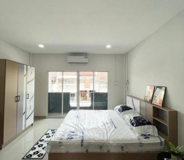 Pom Prap Sattru Phai Apartment | Home DranWit