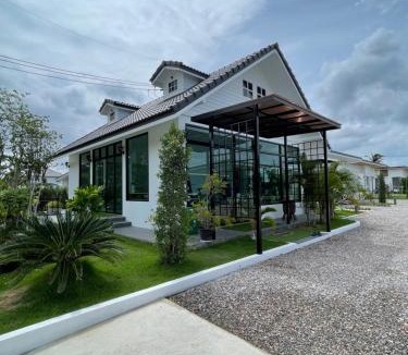 Prachuap Khiri Khan Bed & Breakfast | HomeGate Resort