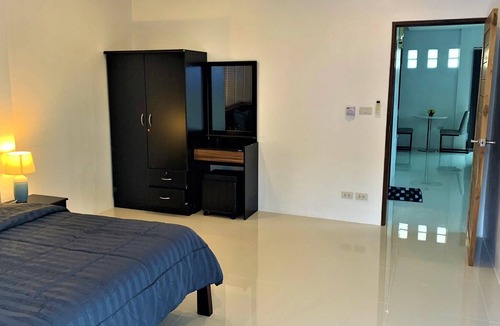 Kamala House | Homely 1 BR Residence | Balcony | Kitchen | Wi-fi