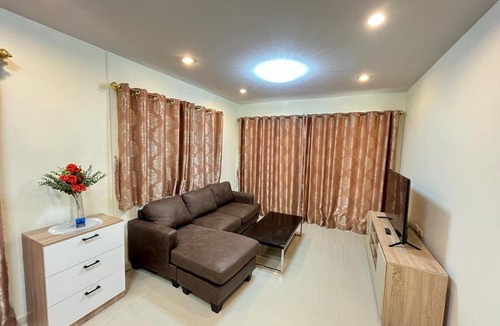 Sala Klang House | House in Nonthaburi close to Bangkok ภัสสรไพรด์ ปิ่นเกล้า วงแหวน บางกรวย นนทบุรี