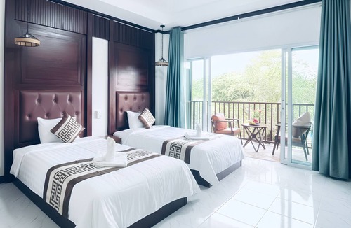 Vang Vieng Resort | Intimate Riverside Resort