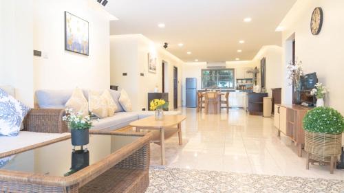 Nanai Road Villa | Jaokhun Hilltop Patong, Phuket