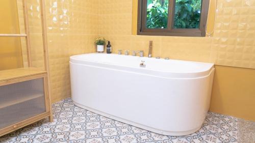 Nanai Road Villa | Jaokhun Hilltop Patong, Phuket