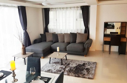 Karon Villa | Karon seaview pool apartment, Ground 4P
