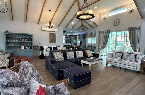 Khanong Phra Villa | Khaoyai 6 Bedrooms Pool Villa