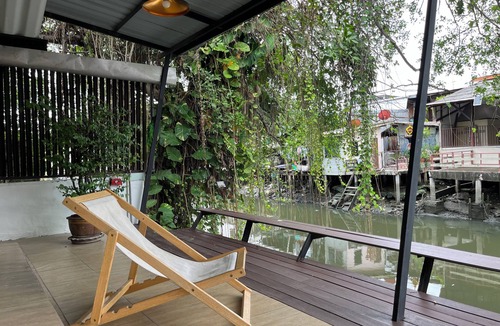 Rat Burana Ski Chalet | Kirin Riverside Homestay with 1 bedroom and AC, WiFi in Bangkok