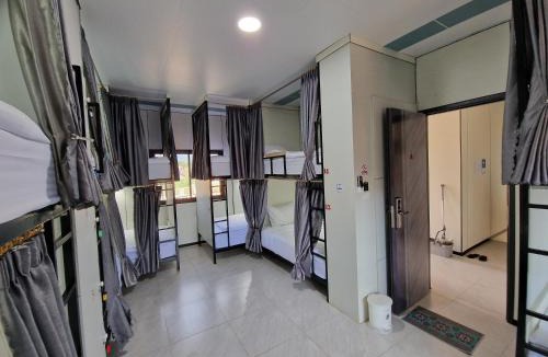 Pakse Hostel | KL's Coffee & Hostel