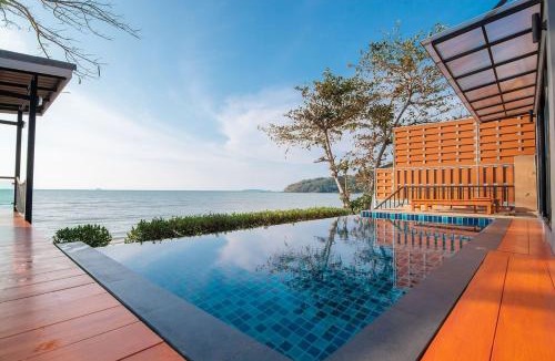 Siray House | Koh Sirey Beachfront Pool Villa