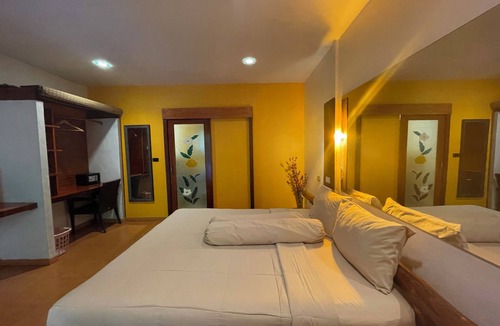 Nai Harn Resort | Leon Oasis resort: 3 Pool Bungalows on Nai Harn beach road, Rawai, Phuket