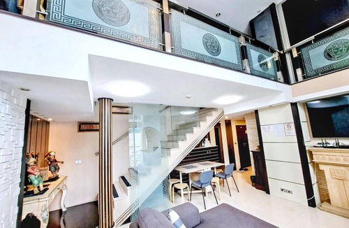 Khlong Toei Nuea Condo | Luxurious 5-Bedroom Condo in Central Bangkok with Rooftop Pool