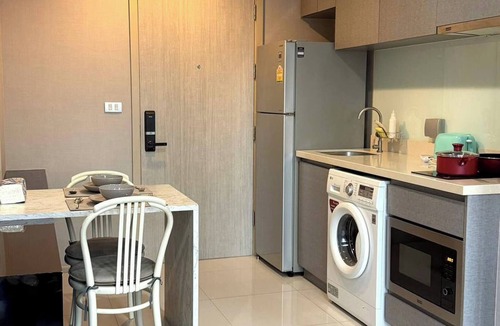 Sukhumvit Apartment | Luxurious 1-Bedroom Apartment Near BTS Thonglor, Bangkok