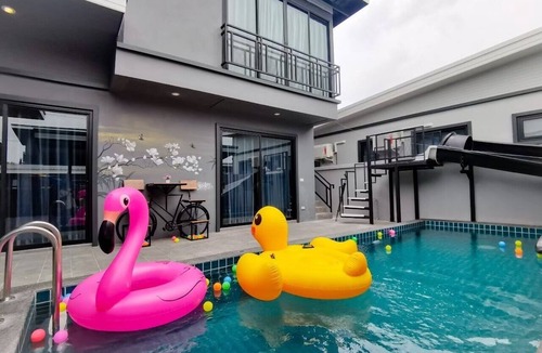 Hin Lek Fai House | Luxurious 4-Bedroom Holiday House with Private Pool in Hua Hin