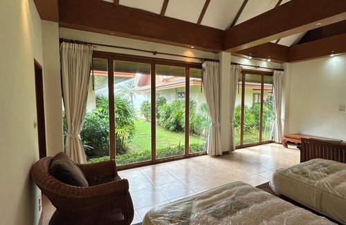 Taling Ngam Villa | Luxurious 4bd Thai style beachfront escape