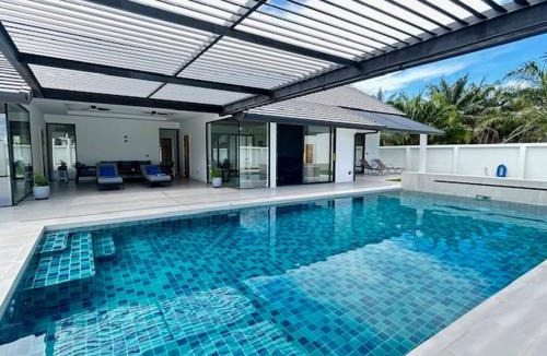 Pranburi House | Luxurious Bed Breakfast Stay in Unique Villa