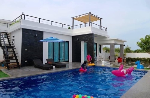 Hua Hin House | Luxury 2 BR villa with ensuite bathroom