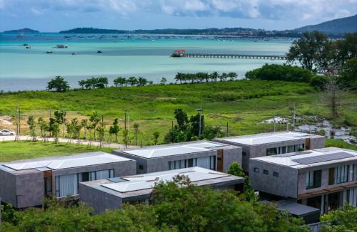 Chalong Villa | Luxury 3-Bedroom Pool Villa Long One B9 with Panoramic Chalong Bay View