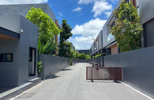 Chalong Villa | Luxury 3-Bedroom Pool Villa Long One B9 with Panoramic Chalong Bay View