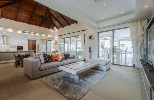 Cherngtalay Villa | Luxury 4BR Villa with Private Pool & Jacuzzi