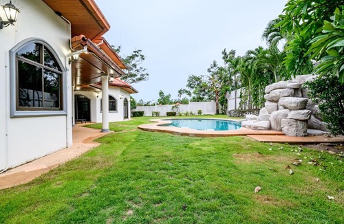 Nong Prue Villa | Luxury 5BR Spanish Villa East Pattaya (EP1)