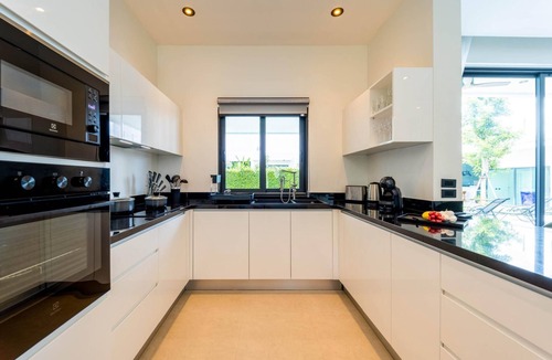 Hua Hin Villa | Luxury Modern 6 Bed Private Pool Villa (LLW)
