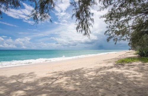 Mai Khao Apartment | Luxury Oceanfront pool access apartment