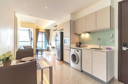Khlong Tan Nuea Apartment | Luxury one bedroom condo, Rooftop Pool, EMQUARTIER bts, Free Airport pick up