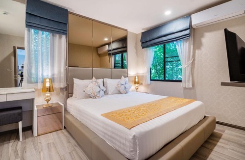 Sa Khu Apartment | Luxury Poolside 1 bedroom Free Netflix at Naiyang