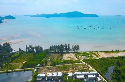 Chalong Villa | Luxury Seafront 3BR Pool Villa Duplex A6