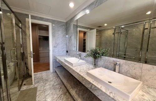 Sukhumvit Villa | Luxury Villa 4BR - 8 Mins to Thonglor BTS