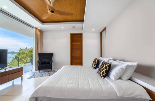 Talat Nuea Villa | Luxury Villa Skyfall Phuket