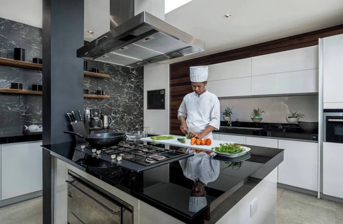 Talat Nuea Villa | Luxury Villa Skyfall Phuket Ocean Viewnn