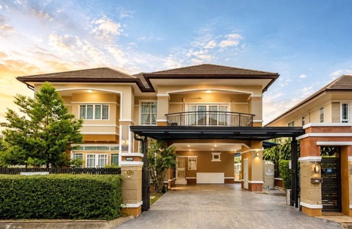 Chiang Mai House | MAHI Pool Villa - 4BR Near Airport & Old Town
