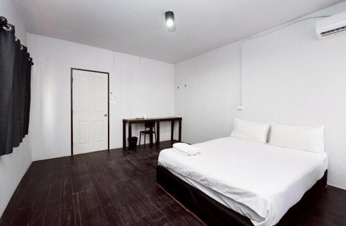 Wat Bowon Niwet Apartment | Mitr Inn Khaosan - มิตร อินน์ ตรอกข้าวสาร