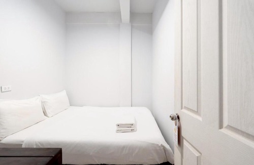 Wat Bowon Niwet Apartment | Mitr inn Khaosan tanow road