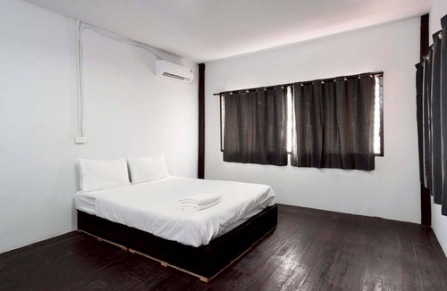 Wat Bowon Niwet Hotel | Mitr Inn Khaosan