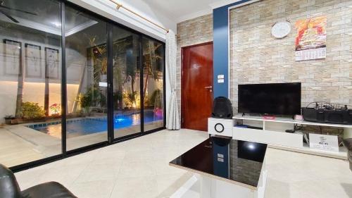 Pratumnak Hill Villa | MM Pool Villa