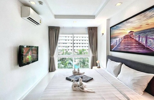 Patong Apartment | Modern 1-Bedroom Apartment with Pool View in Patong