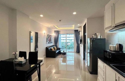 Patong Apartment | Modern 1-Bedroom Apartment with Pool View in Patong