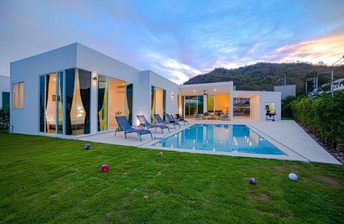 Khao Tao Villa | Modern 3 Bedroom Private Pool Villa (KH-A1)