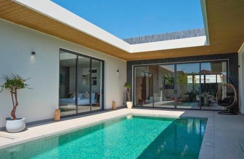 Chalong Villa | Modern Luxury 3BR Pool Villa by the Sea D9