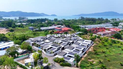 Chalong Villa | Modern Luxury 4BR Pool Villa by the Sea E1