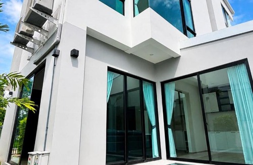 Lat Krabang House | Modern Pool Villa Near BKK Airport 6 Guests